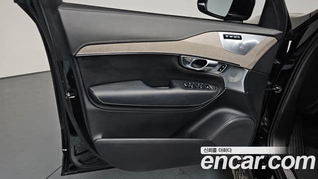 Volvo XC90 2022 — Photo 23/39