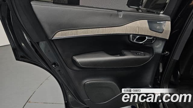 Volvo XC90 2022 — Photo 19/39