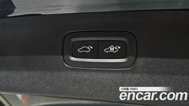 Volvo XC90 2022 — Photo 27/39
