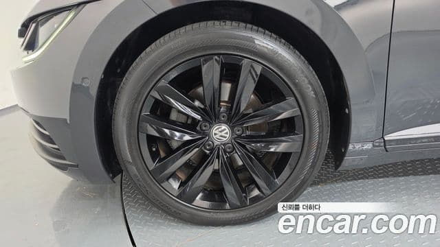 Volkswagen Arteon 2019 — Şəkil 26/39