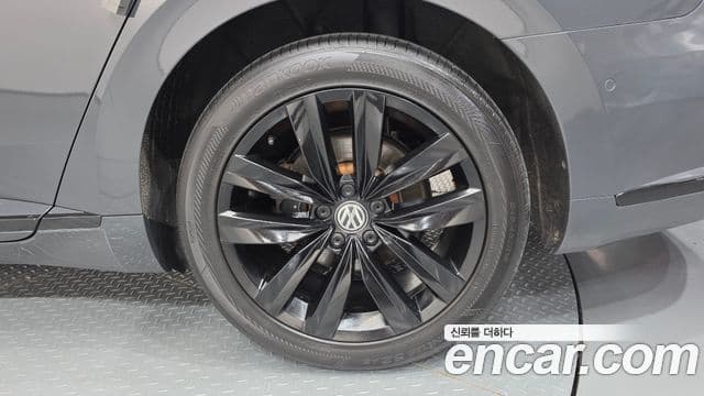 Volkswagen Arteon 2019 — Şəkil 33/39
