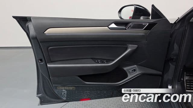 Volkswagen Arteon 2019 — Şəkil 34/39