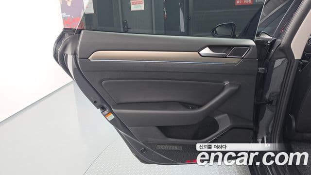 Volkswagen Arteon 2019 — Şəkil 35/39