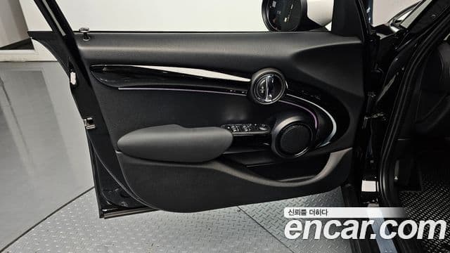 Mini Cooper 2024 — Şəkil 28/34