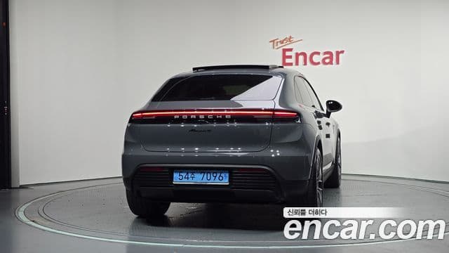 Porsche Macan EV 2025 — ფოტო 15/36