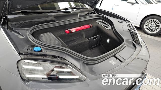 Porsche Macan EV 2025 — ფოტო 31/36