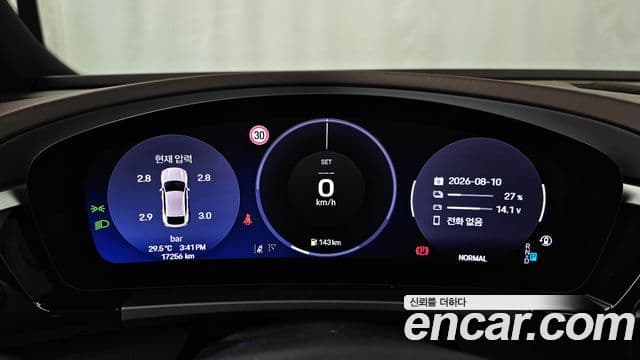 Porsche Macan EV 2025 — ფოტო 1/36