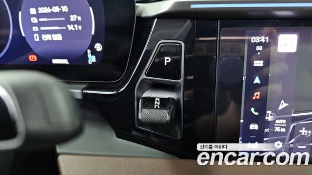 Porsche Macan EV 2025 — ფოტო 24/36