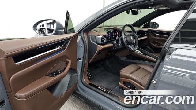 Porsche Macan EV 2025 — ფოტო 7/36