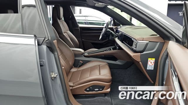 Porsche Macan EV 2025 — ფოტო 8/36