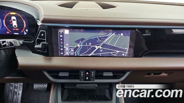 Porsche Macan EV 2025 — ფოტო 27/36