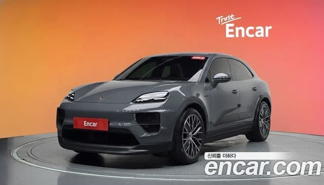 Porsche Macan EV 2025 — ფოტო 32/36