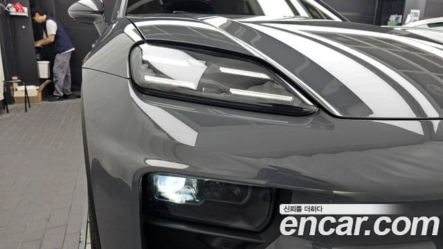 Porsche Macan EV 2025 — ფოტო 12/36