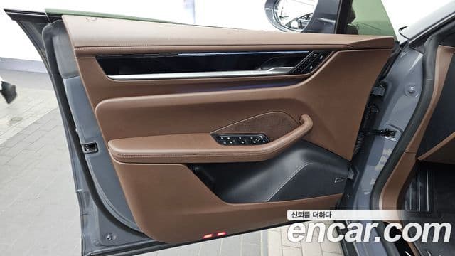 Porsche Macan EV 2025 — ფოტო 19/36