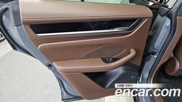 Porsche Macan EV 2025 — ფოტო 28/36