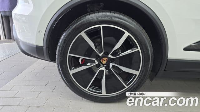Porsche Macan EV 2025 — ფოტო 33/35