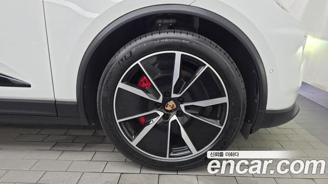 Porsche Macan EV 2025 — ფოტო 10/35