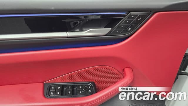 Porsche Macan EV 2025 — ფოტო 19/35