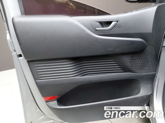 Hyundai Staria 2021 — Photo 24/31