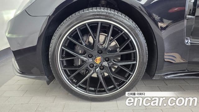 Porsche Panamera 2023 — Şəkil 26/36