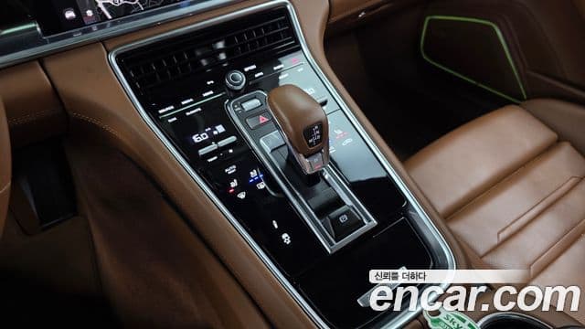 Porsche Panamera 2023 — Şəkil 30/36