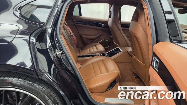 Porsche Panamera 2023 — Şəkil 31/36