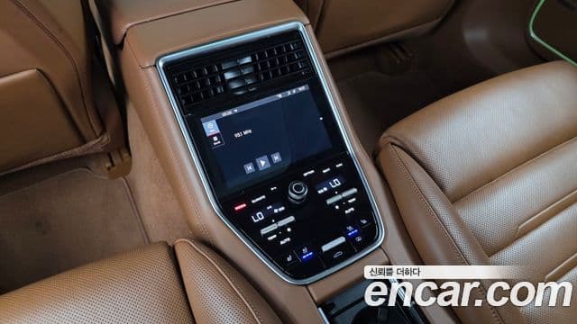 Porsche Panamera 2023 — Şəkil 27/36