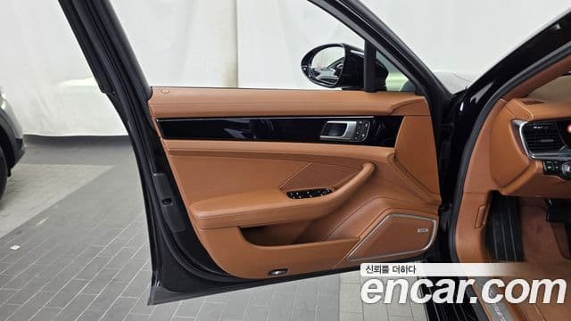 Porsche Panamera 2023 — Şəkil 21/36
