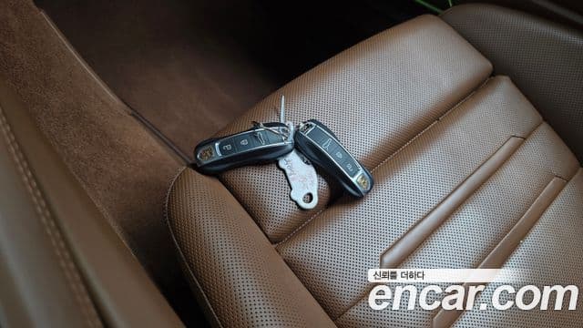 Porsche Panamera 2023 — Şəkil 28/36
