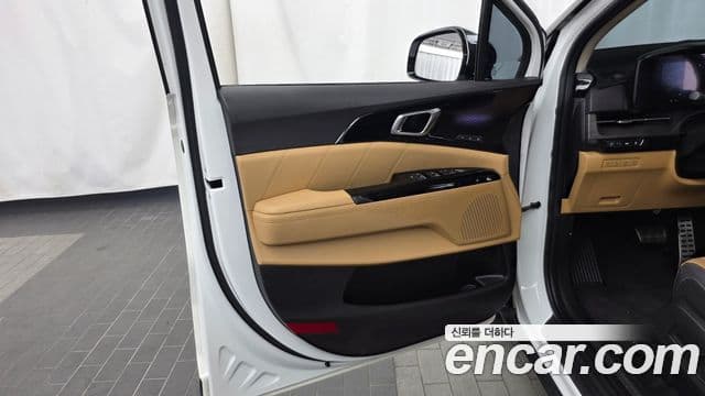 Kia Carnival 2023 — Photo 32/34