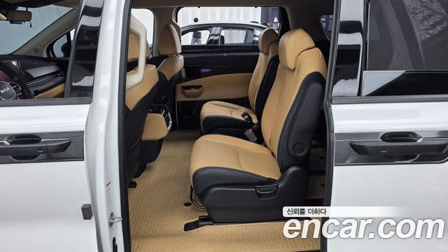 Kia Carnival 2023 — Photo 26/34