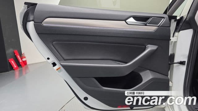 Volkswagen Arteon 2019 — Şəkil 15/32
