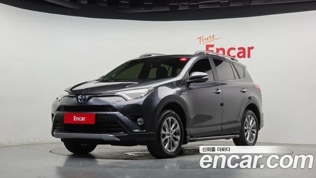 Toyota RAV4 2018 — Photo 1/32