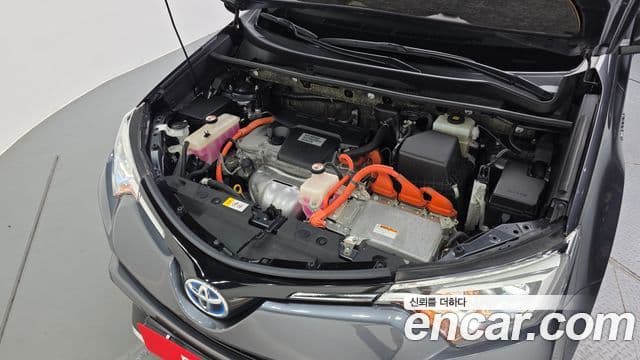 Toyota RAV4 2018 — Photo 18/32