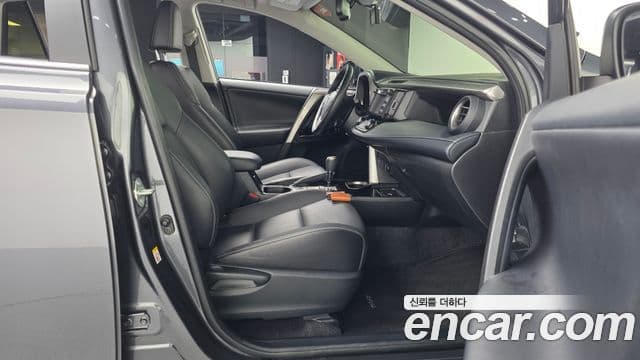 Toyota RAV4 2018 — Photo 30/32