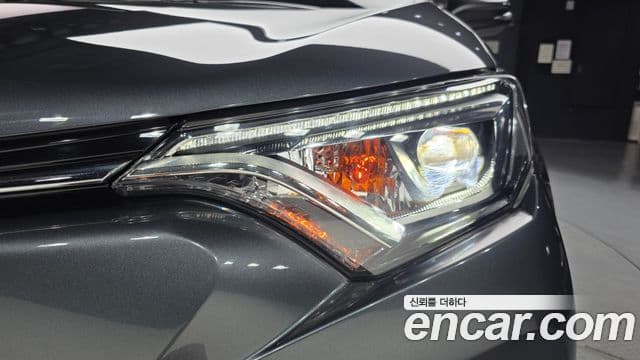 Toyota RAV4 2018 — Photo 22/32