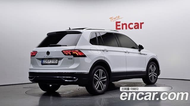 Volkswagen Tiguan 2023 — Photo 30/33