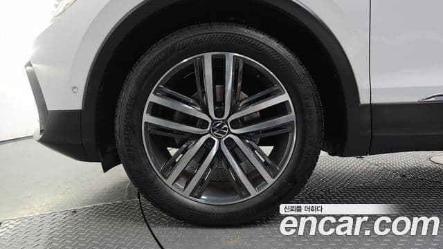 Volkswagen Tiguan 2023 — Photo 12/33