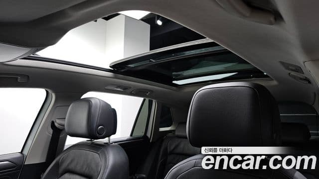 Volkswagen Tiguan 2023 — Photo 18/33