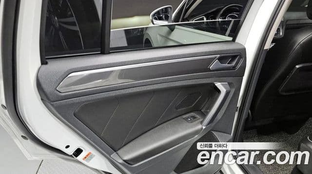 Volkswagen Tiguan 2023 — Photo 27/33
