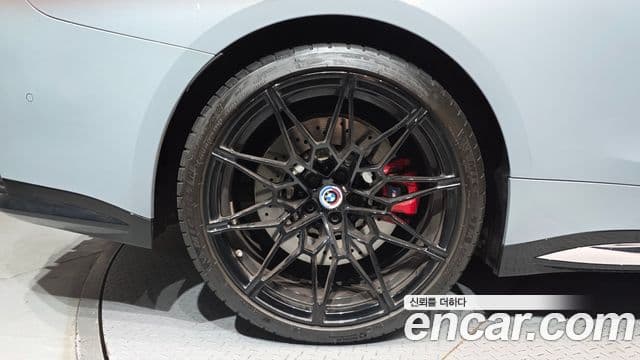 BMW M4 2022 — Photo 10/31