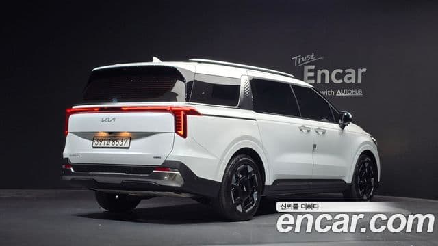 Kia Carnival 2024 — Şəkil 33/39