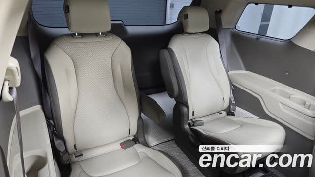 Kia Carnival 2024 — Şəkil 35/39