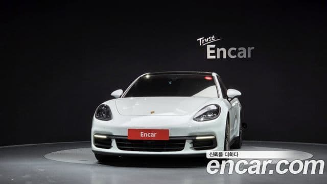 Porsche Panamera 2018 — ფოტო 17/38