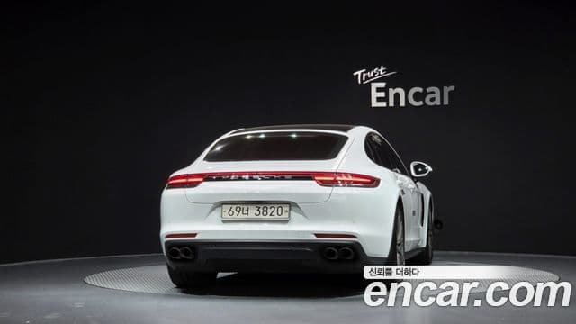 Porsche Panamera 2018 — ფოტო 37/38