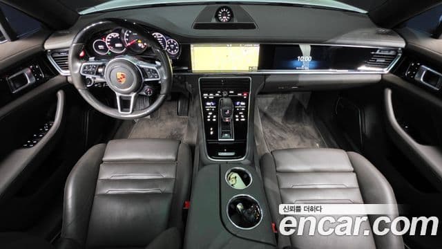 Porsche Panamera 2018 — ფოტო 34/38