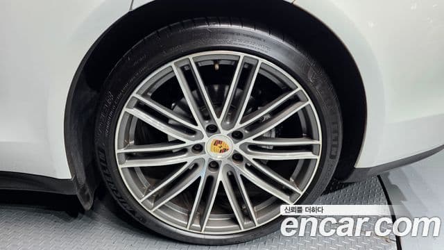 Porsche Panamera 2018 — Şəkil 27/38