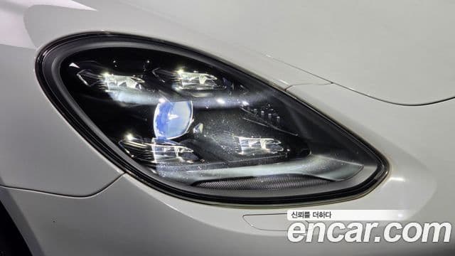 Porsche Panamera 2018 — ფოტო 19/38