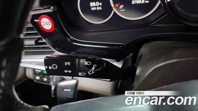 Porsche Panamera 2018 — Şəkil 9/38