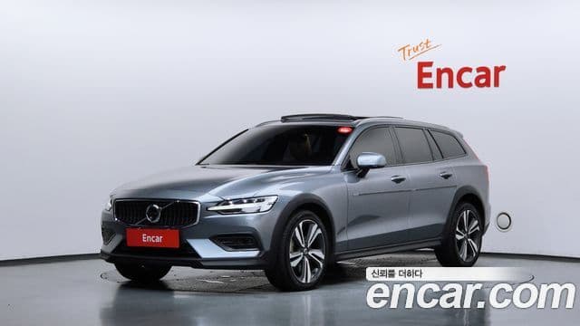 Volvo V60 Cross Country 2021 — Фото 1/20